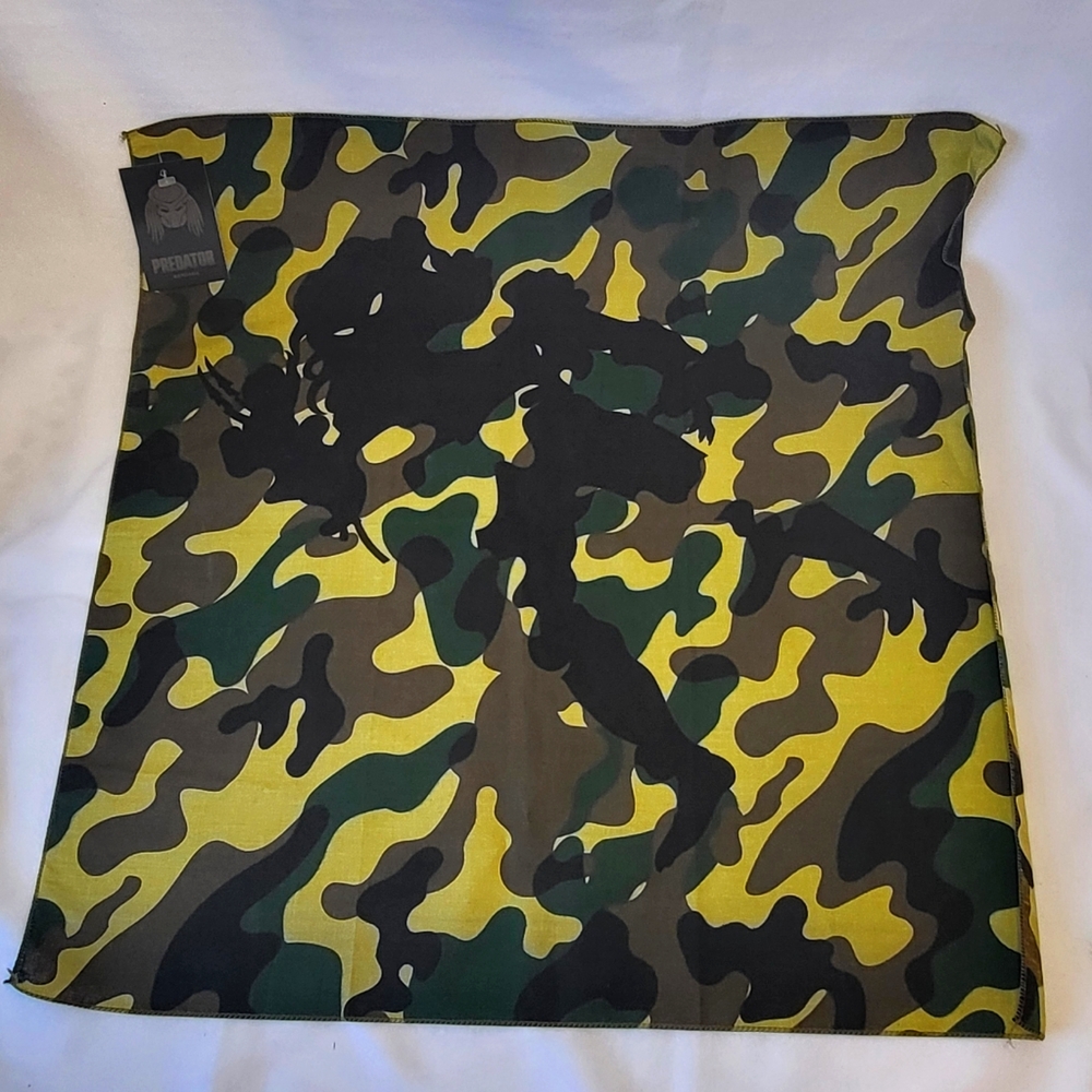 LOOTECRATE Predator Camouflage Bandana